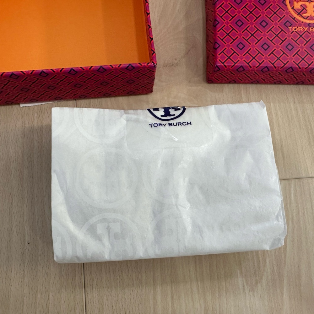 (NWT) Tory Burch Lee Radziwill Mini Wallet 73584 - Picture 5 of 9